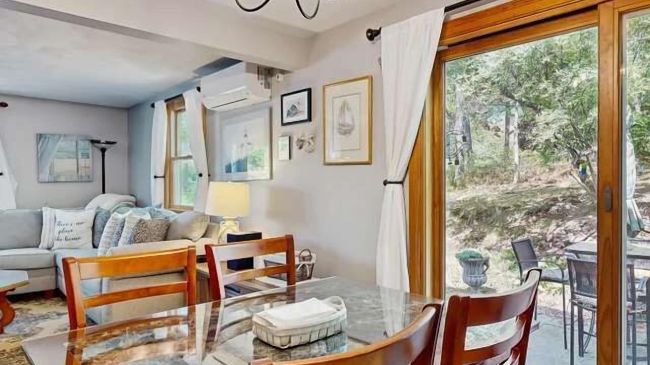 Photo of Livingroom in East Falmouth