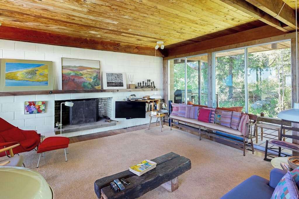Photo of Livingroom in Chilmark