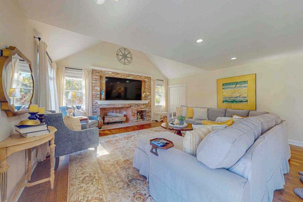 Photo of Livingroom in West Barnstable