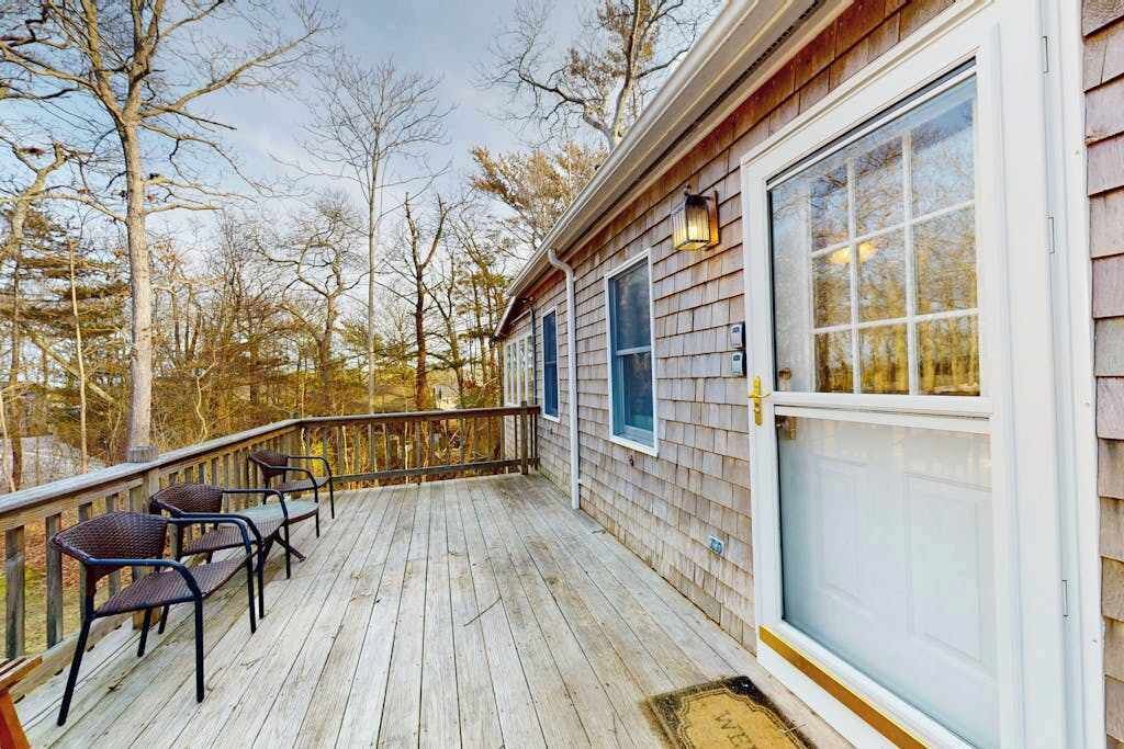 Photo of Patio Balcony in Cedar Bushes