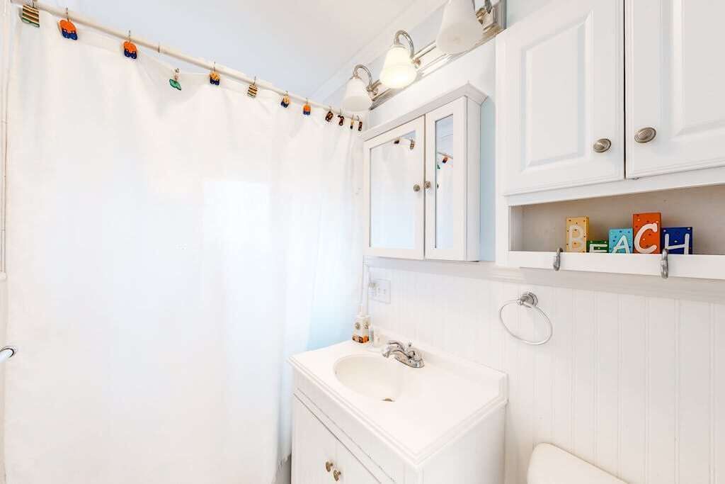 Photo of Bathroom in Cedar Bushes