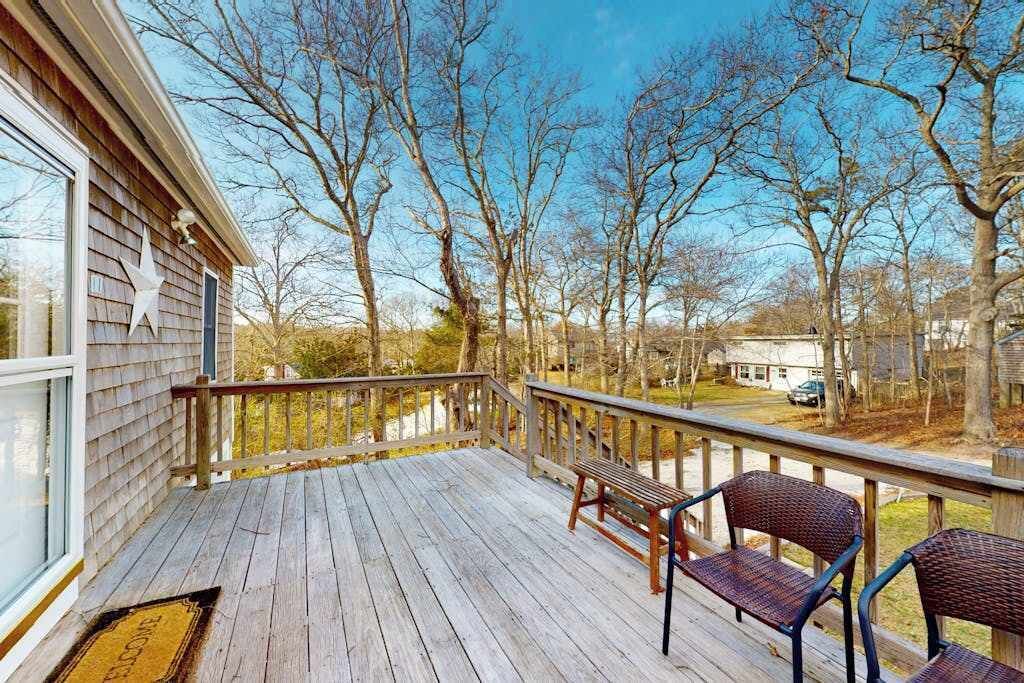 Photo of Patio Balcony in Cedar Bushes
