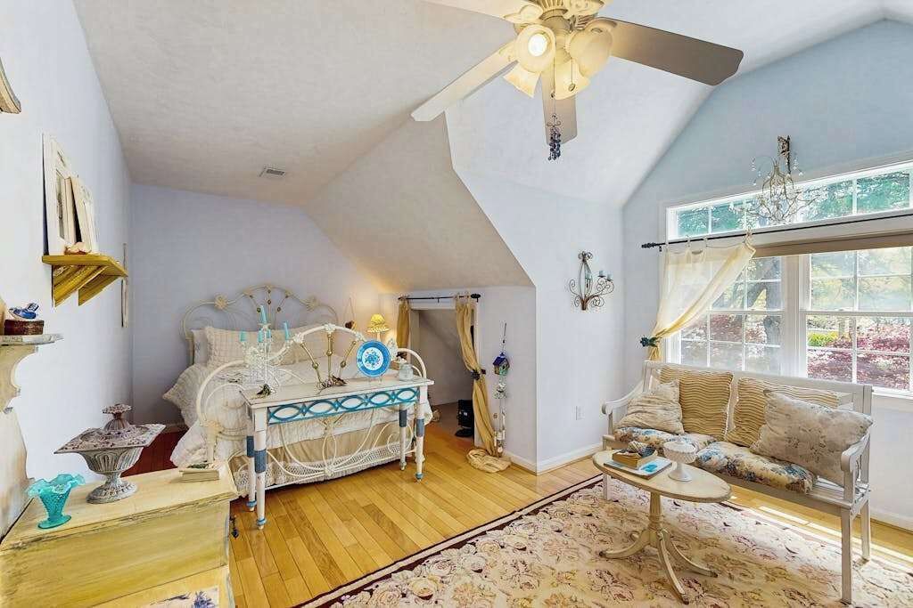Photo of Livingroom in West Yarmouth