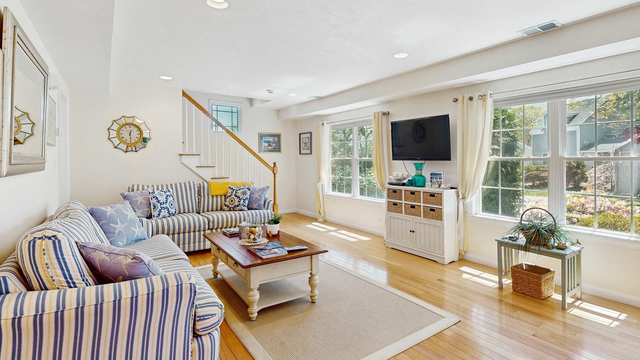 Photo of Livingroom in West Yarmouth