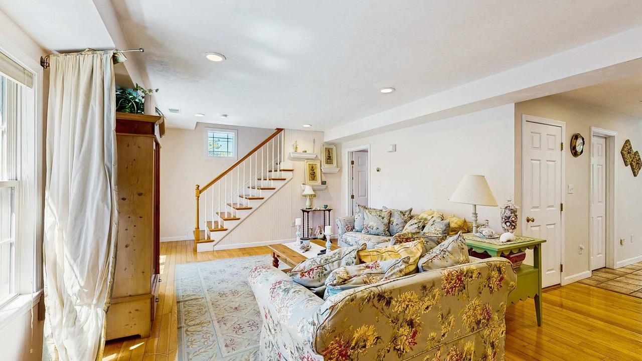 Photo of Livingroom in West Yarmouth