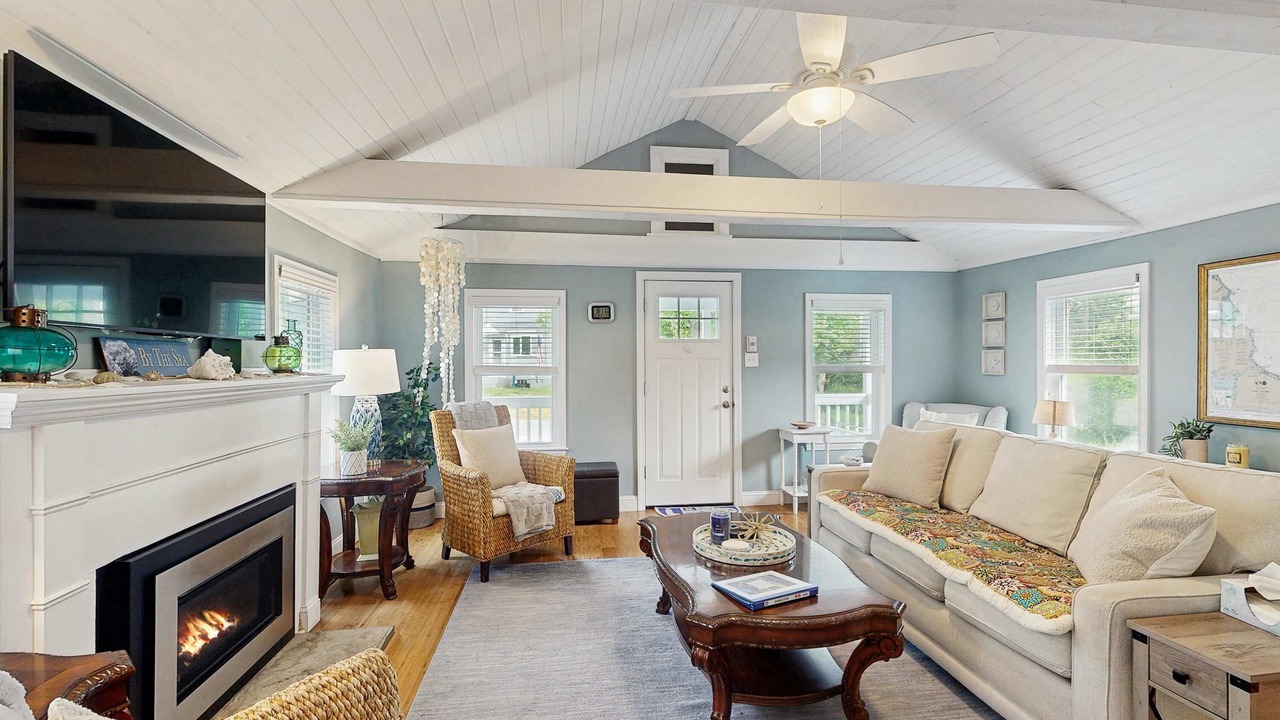Photo of Livingroom in Pocasset