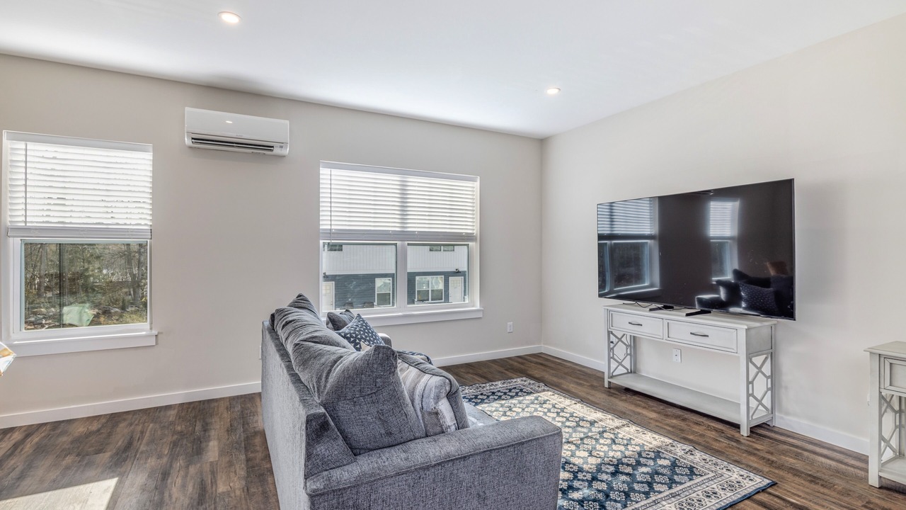 Photo of Livingroom in Niantic