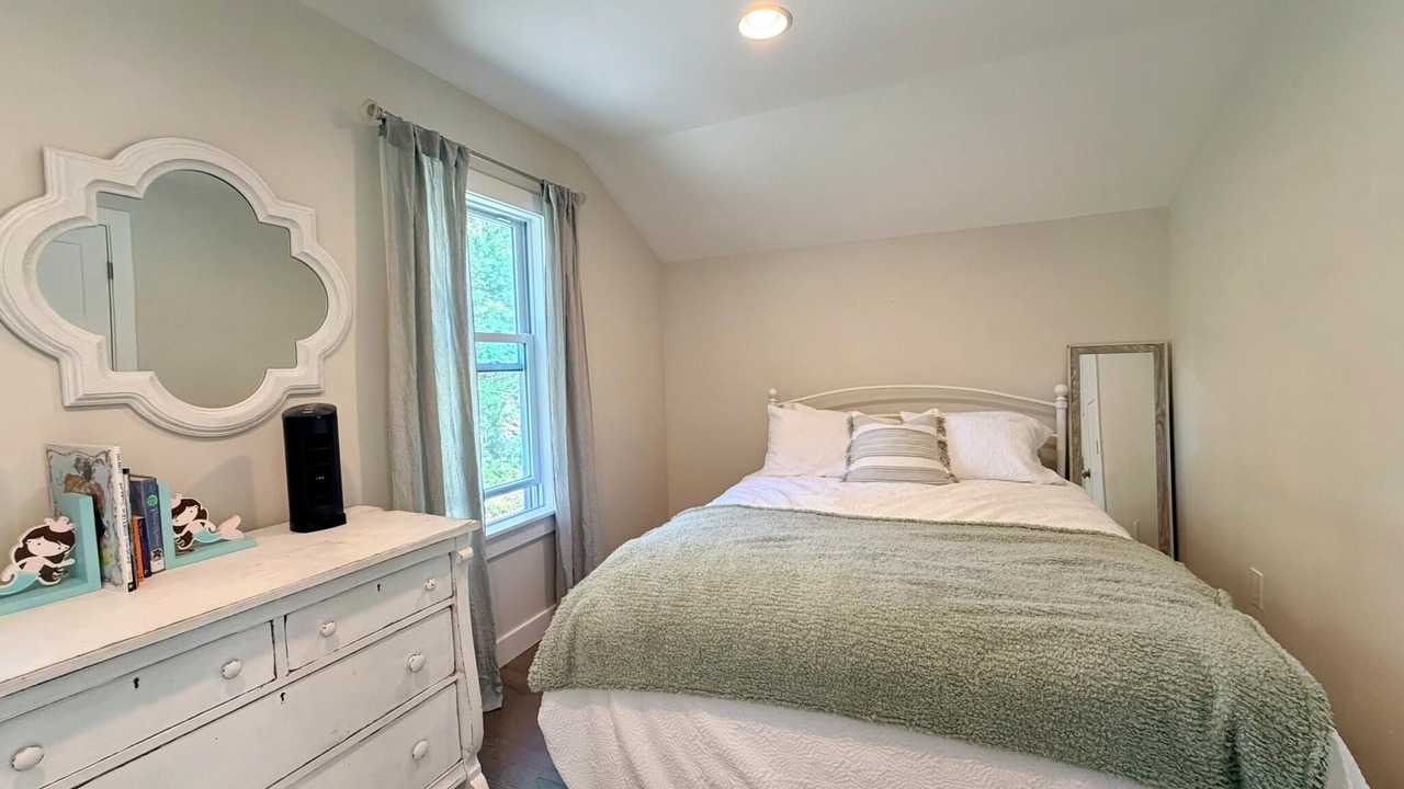 Photo of Bedroom in Summersea