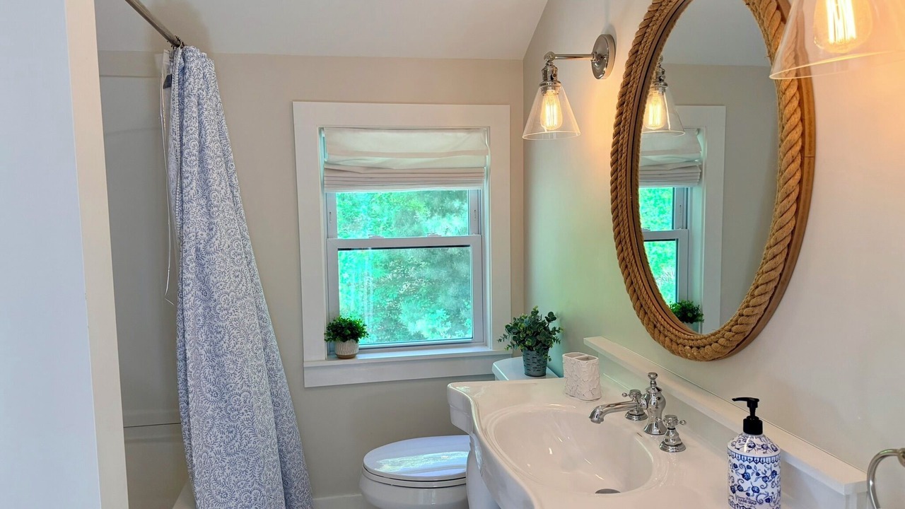 Photo of Bathroom in Summersea