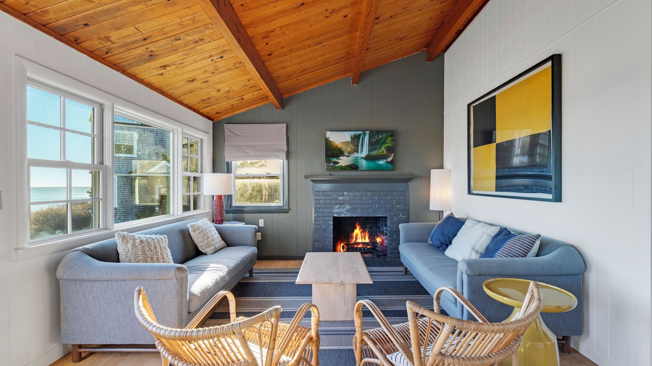 Photo of Livingroom in Indian Neck Heights