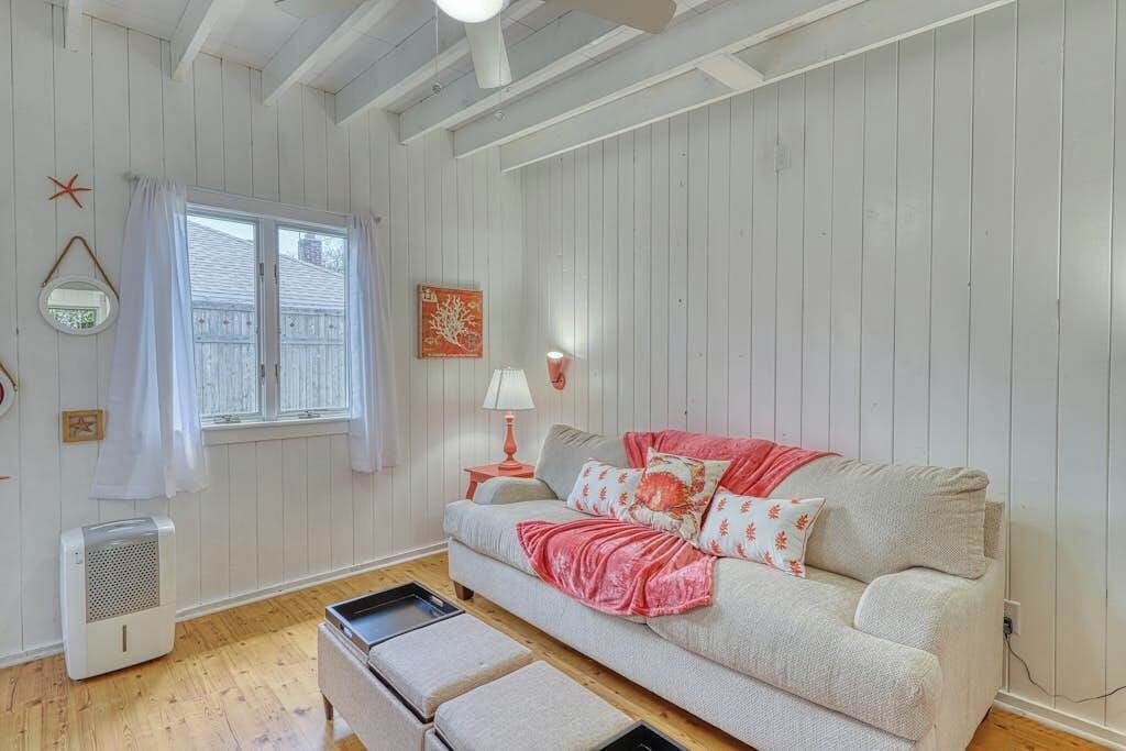 Photo of Livingroom in Ocean Bay Park