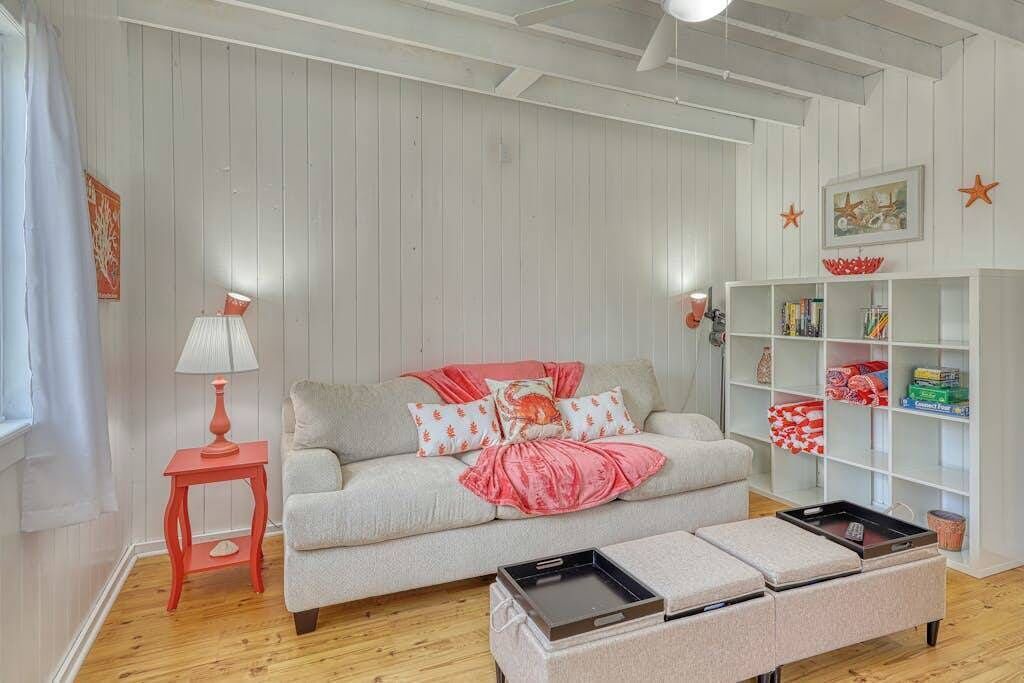 Photo of Livingroom in Ocean Bay Park