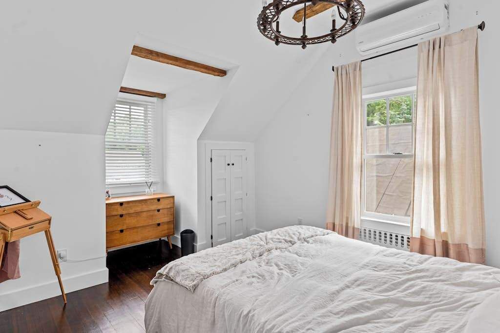 Photo of Bedroom in Greenport West