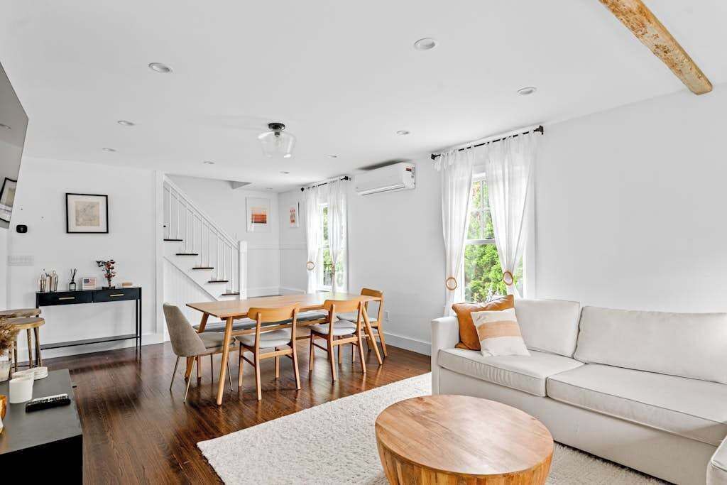 Photo of Livingroom in Greenport West