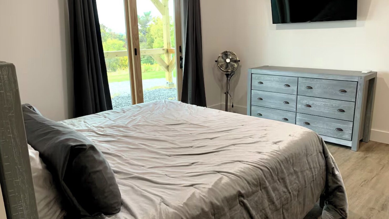 Photo of Bedroom in Hollowville