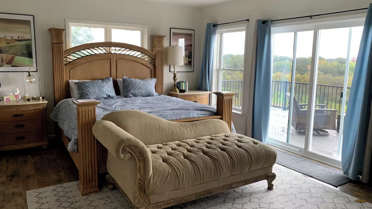 Photo of Bedroom in Hollowville