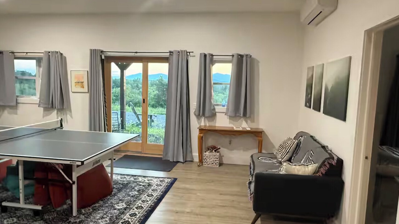 Photo of Livingroom in Hollowville