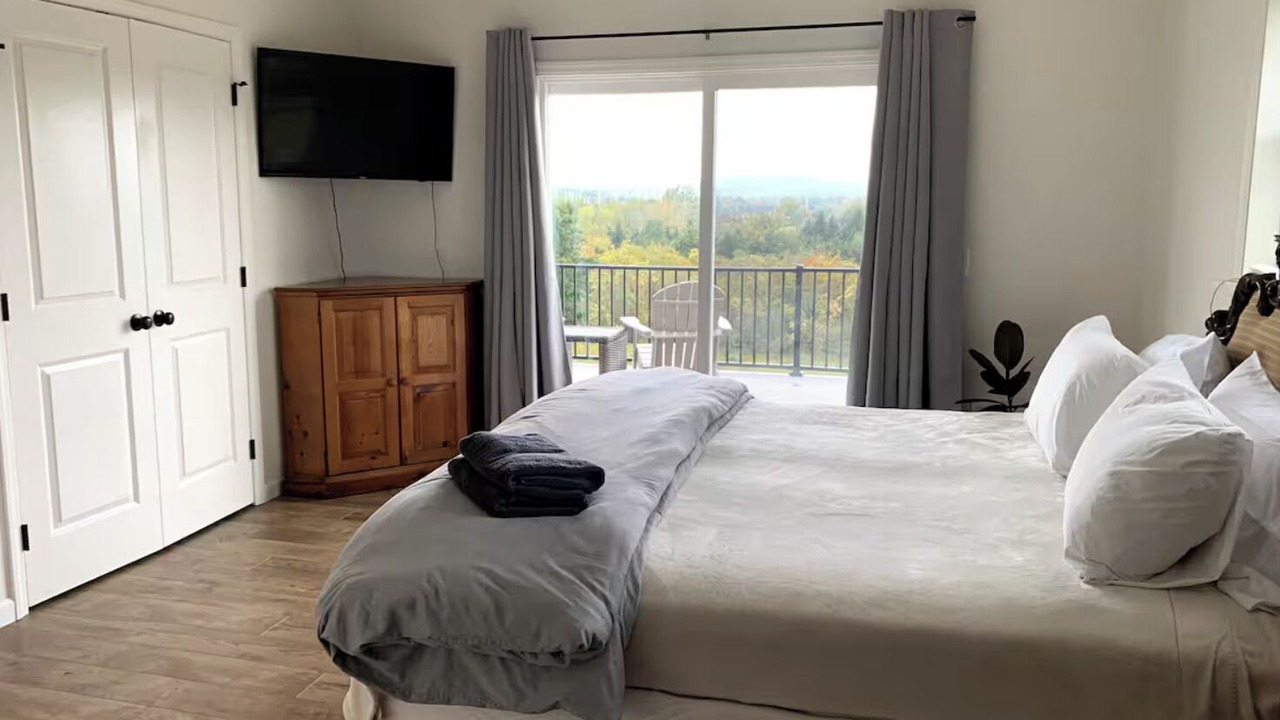Photo of Bedroom in Hollowville