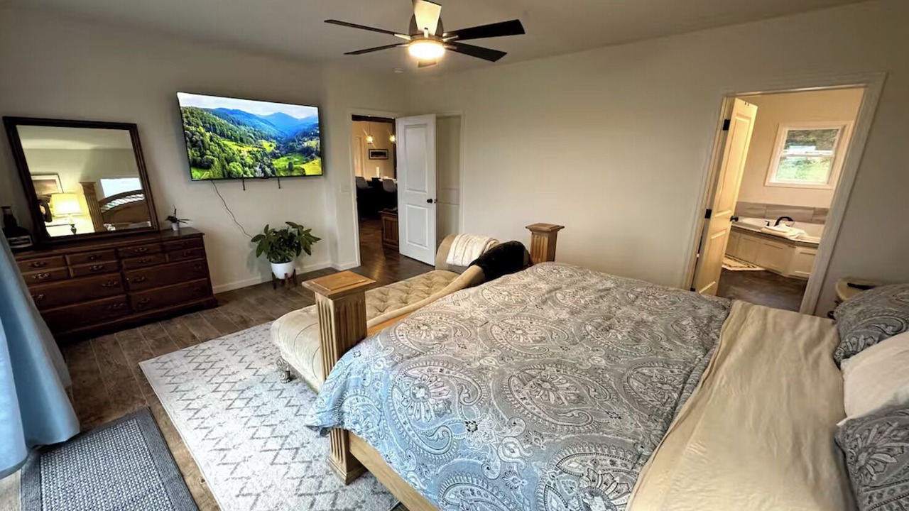 Photo of Bedroom in Hollowville