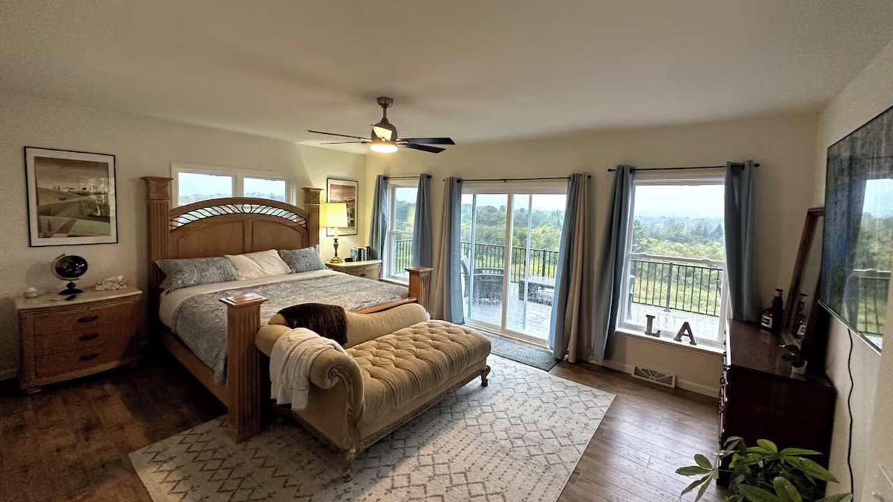 Photo of Bedroom in Hollowville