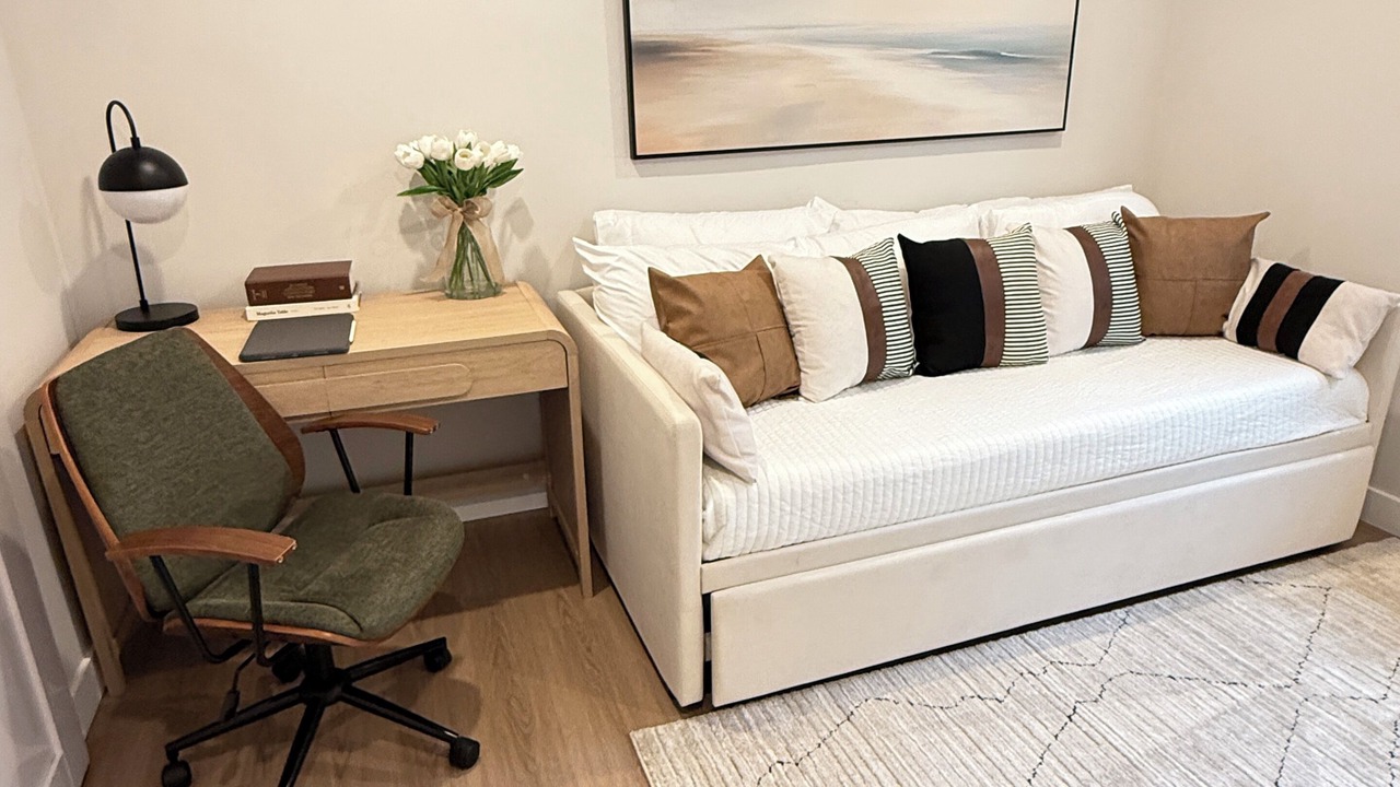 Photo of Livingroom in Marstons Mills