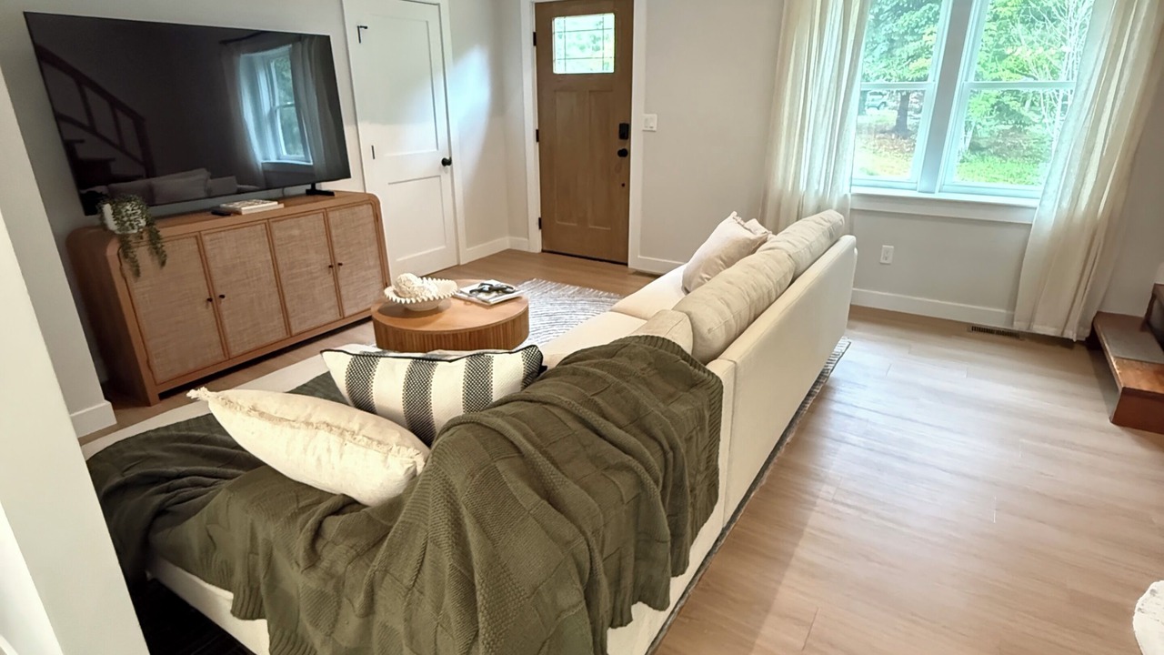 Photo of Livingroom in Marstons Mills