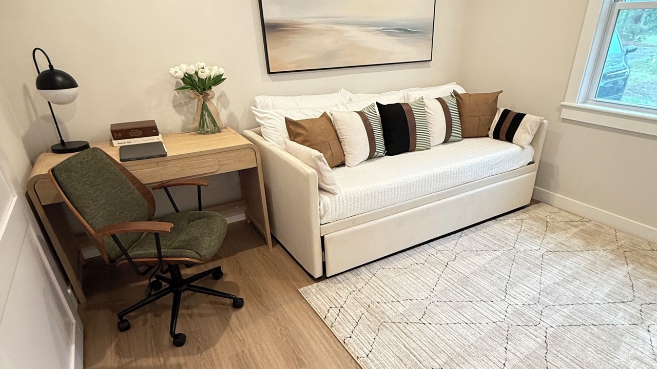 Photo of Livingroom in Marstons Mills
