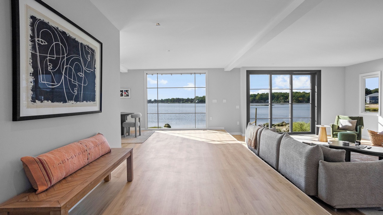 Photo of Livingroom in Guilford