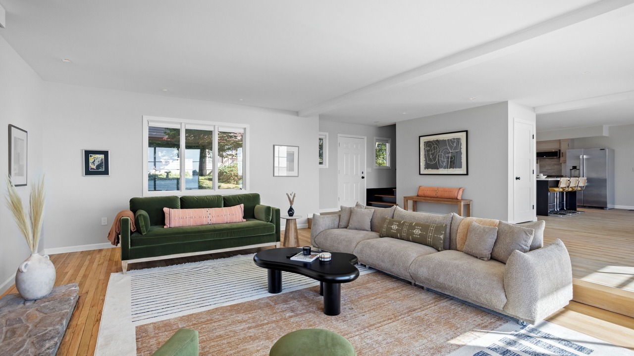 Photo of Livingroom in Guilford