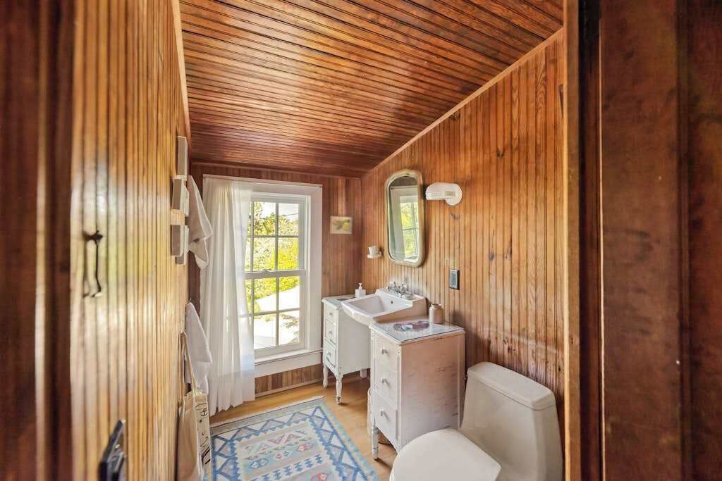 Photo of Bathroom in Ocean Bay Park