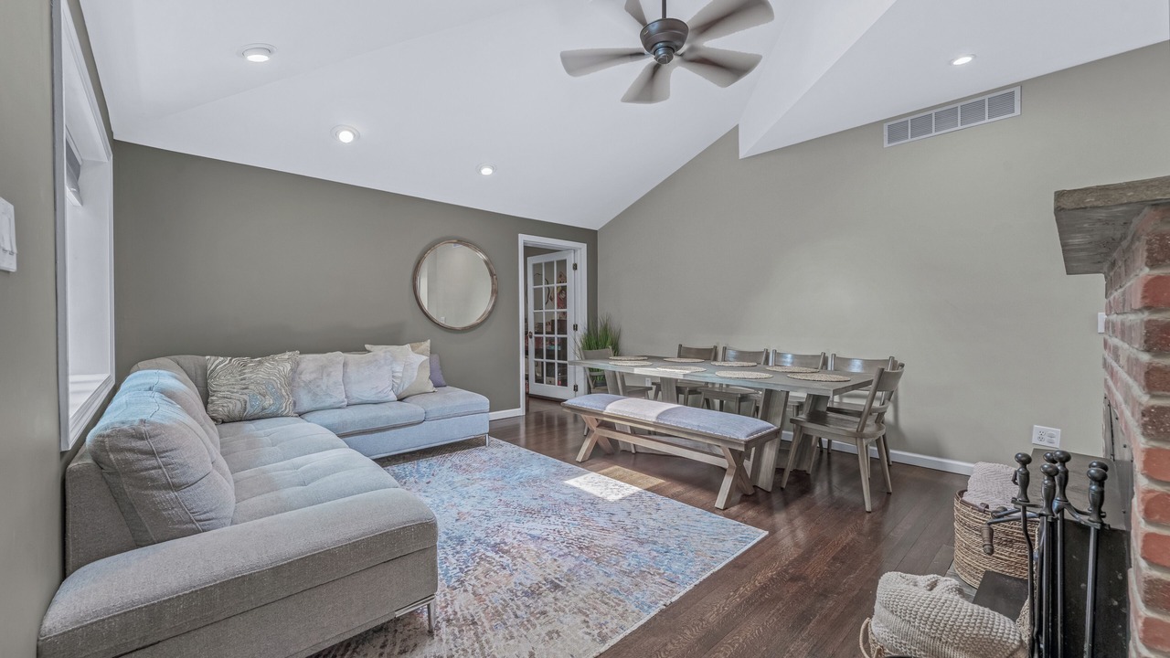 Photo of Livingroom in Centereach