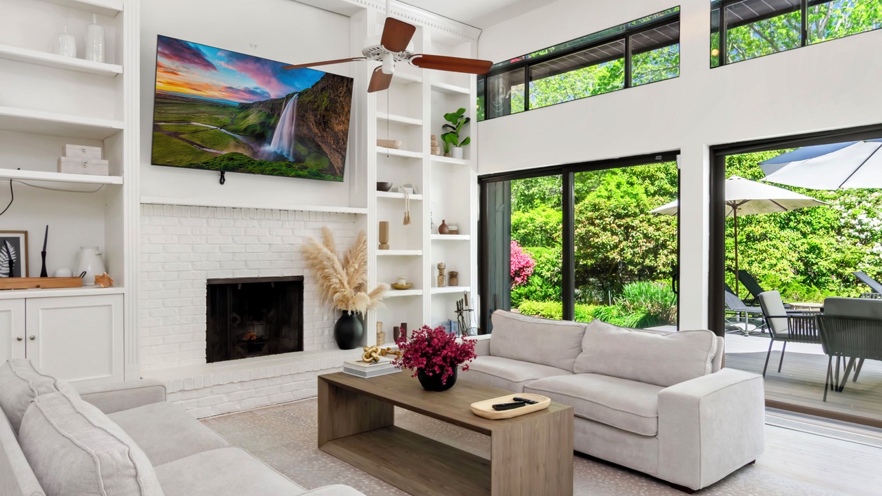 Photo of Livingroom in Westhampton