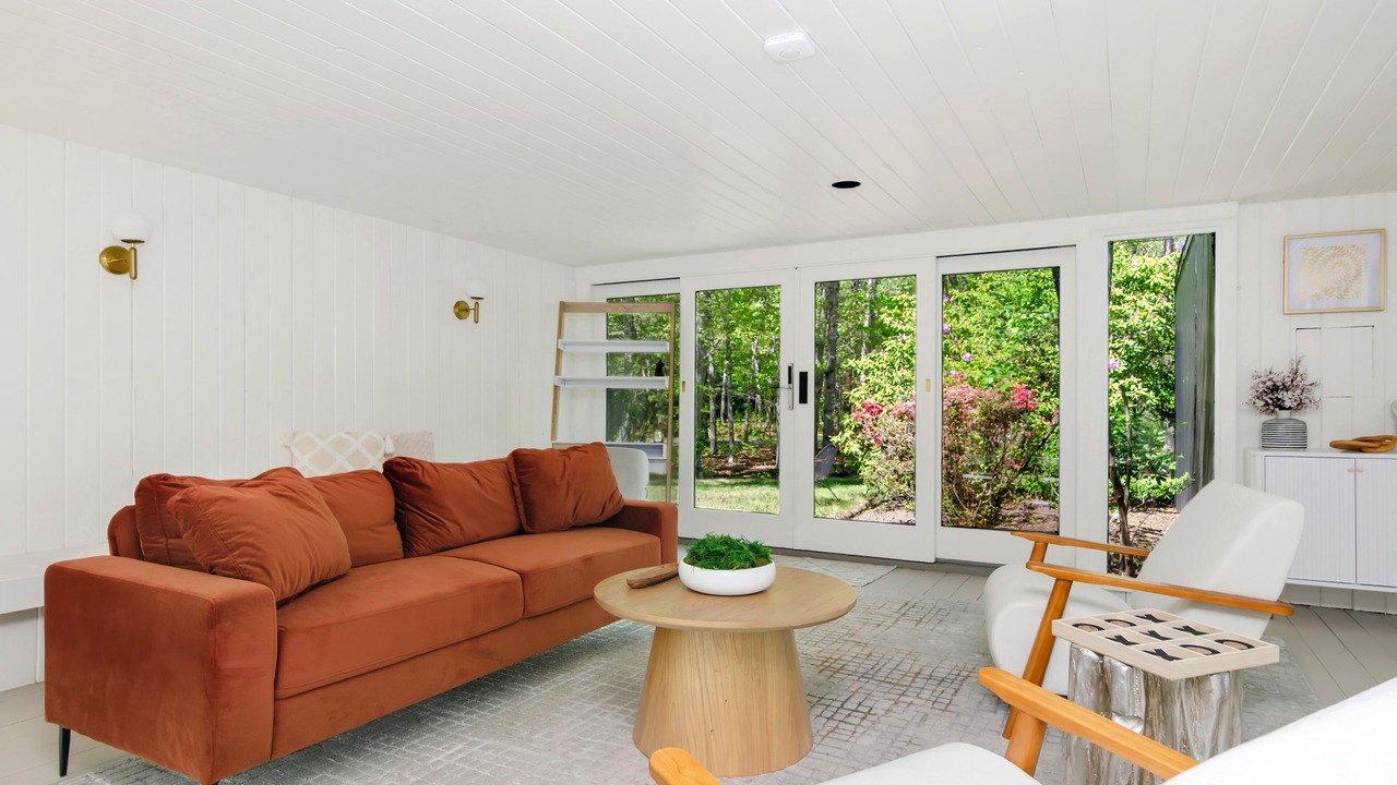 Photo of Livingroom in Westhampton