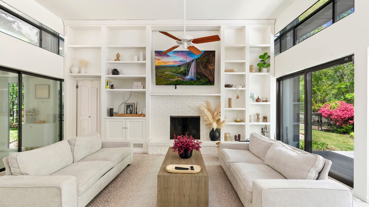 Photo of Livingroom in Westhampton
