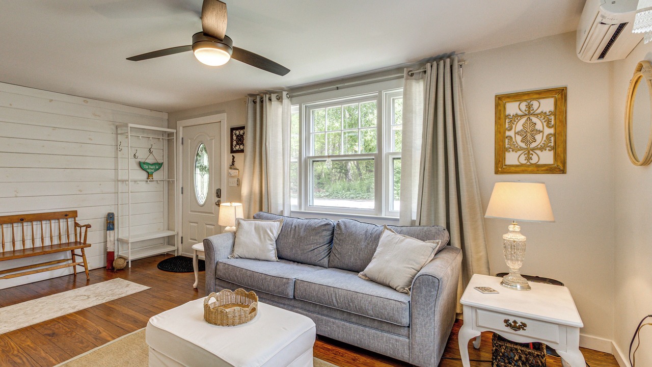 Photo of Livingroom in Niantic