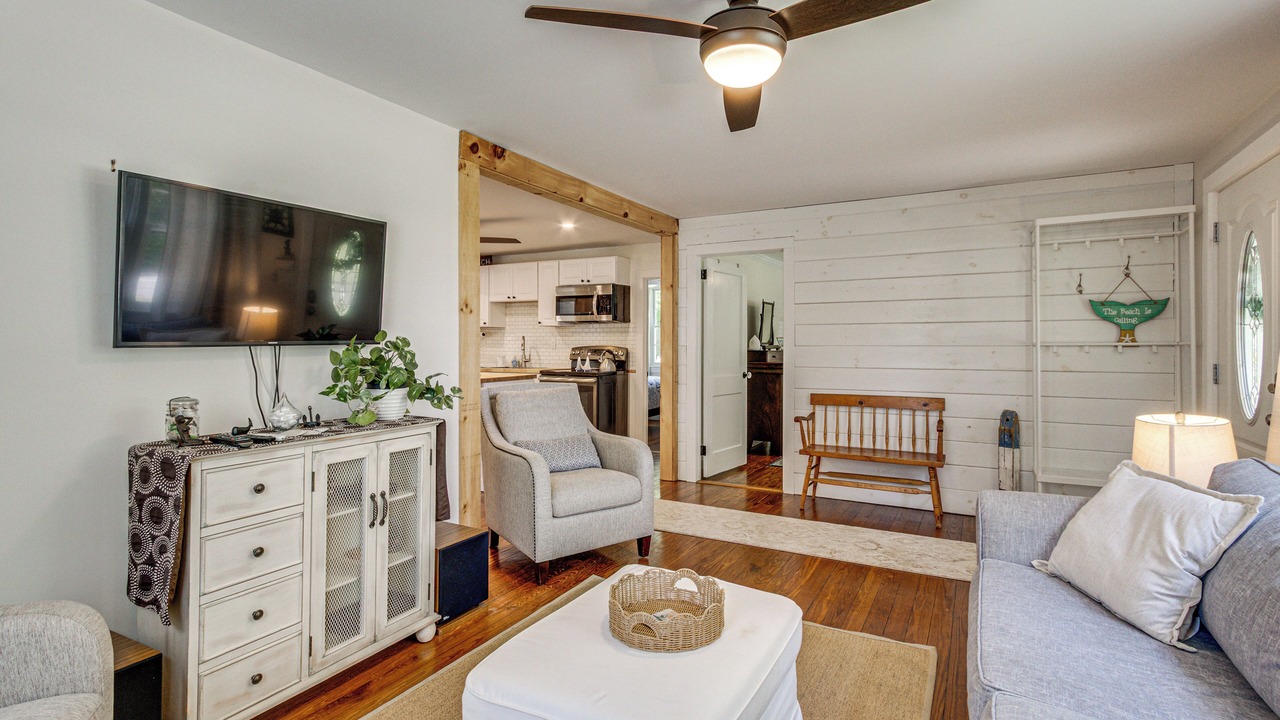 Photo of Livingroom in Niantic