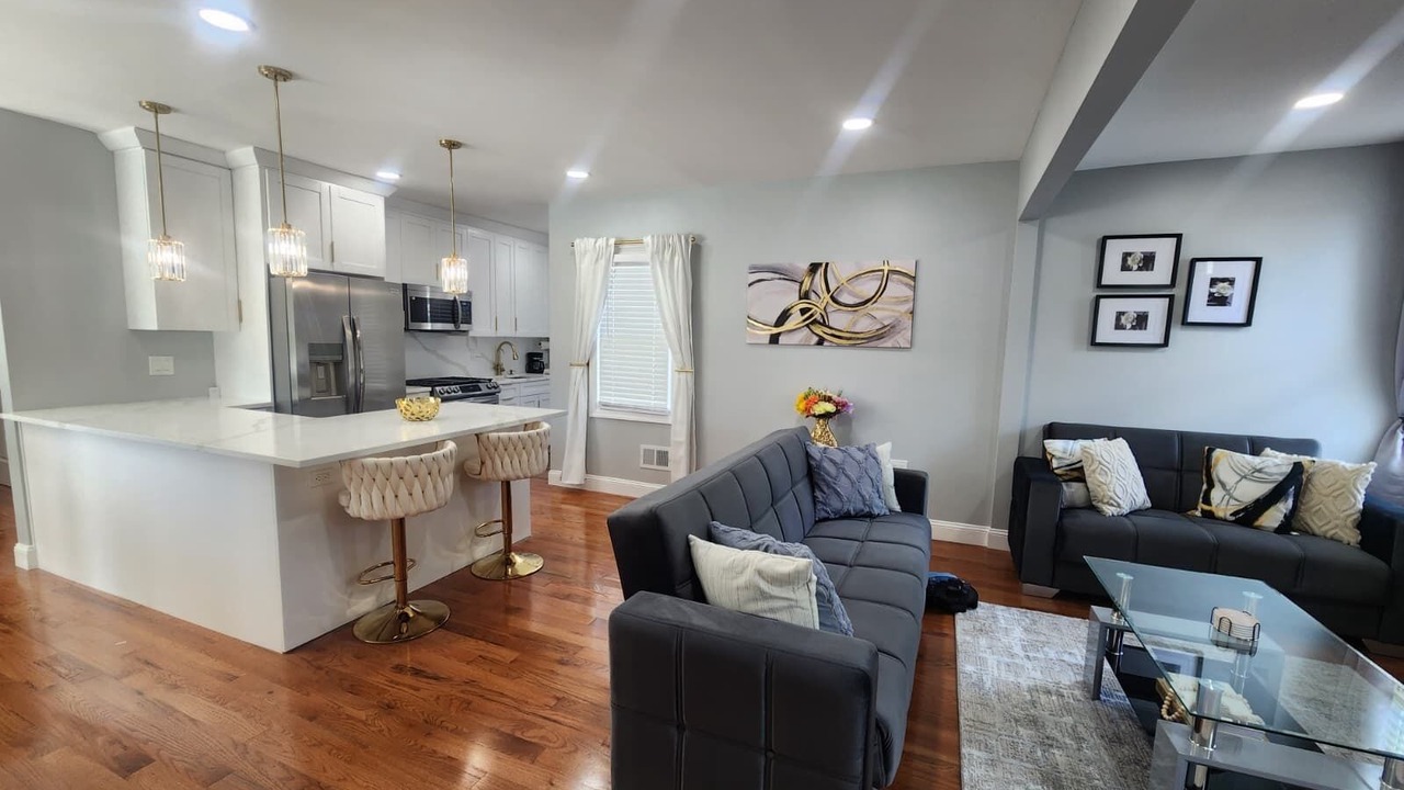 Photo of Livingroom in Teaneck