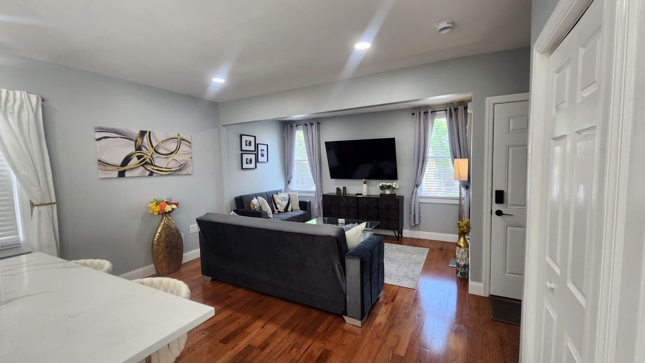 Photo of Livingroom in Teaneck
