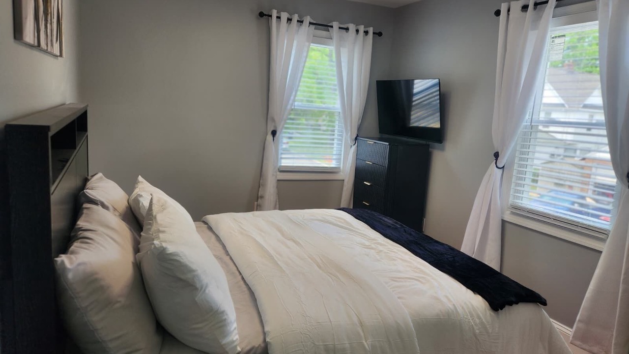 Photo of Bedroom in Teaneck