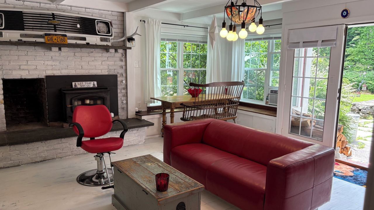 Photo of Livingroom in Brewster
