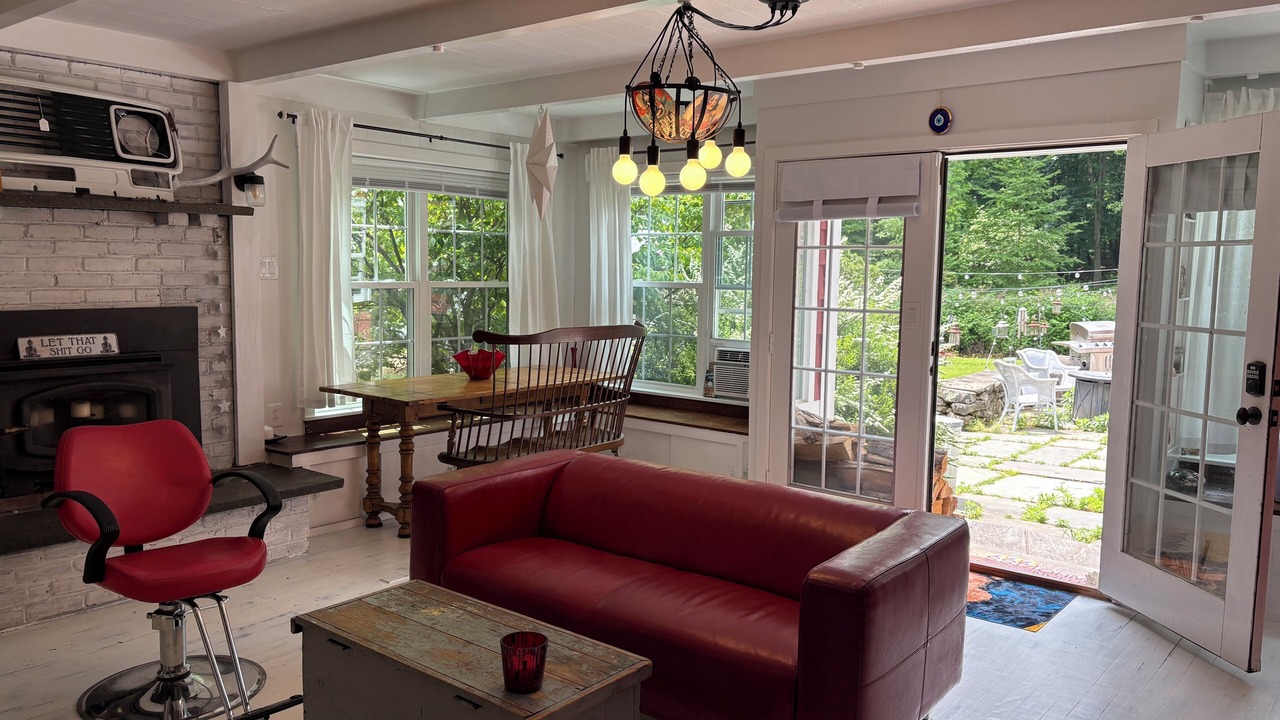 Photo of Livingroom in Brewster