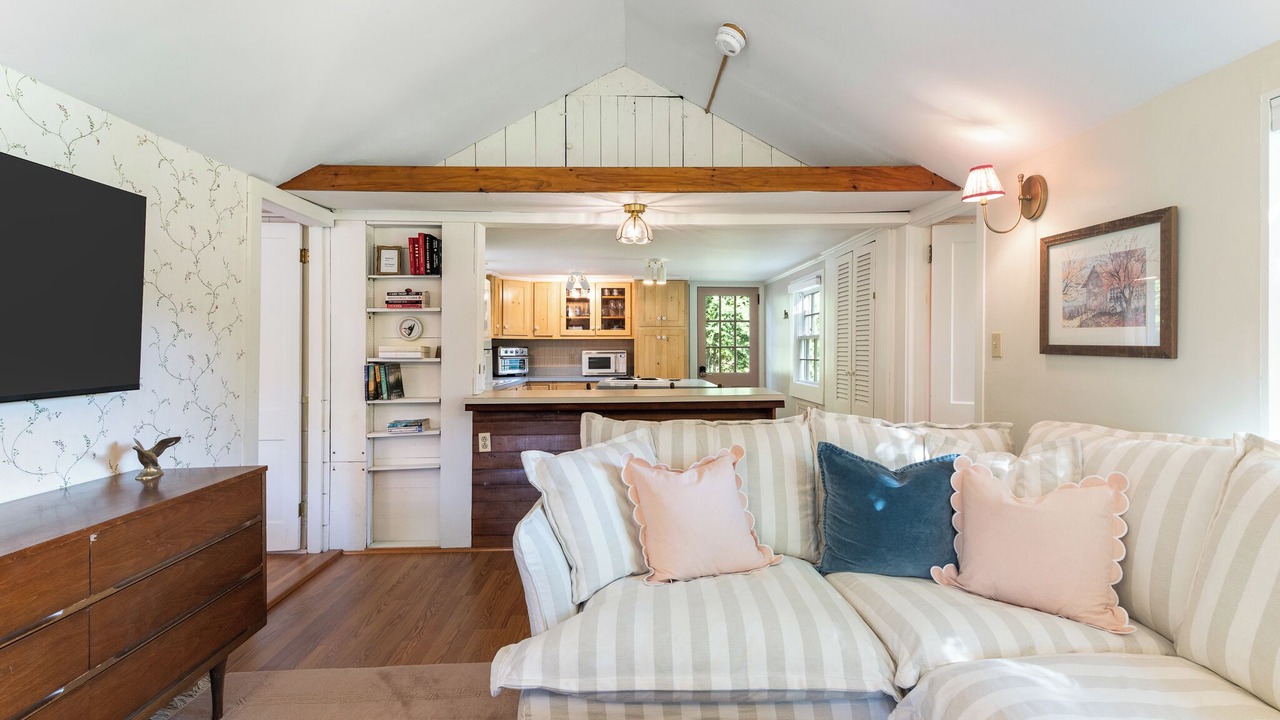Photo of Livingroom in West Chesterfield