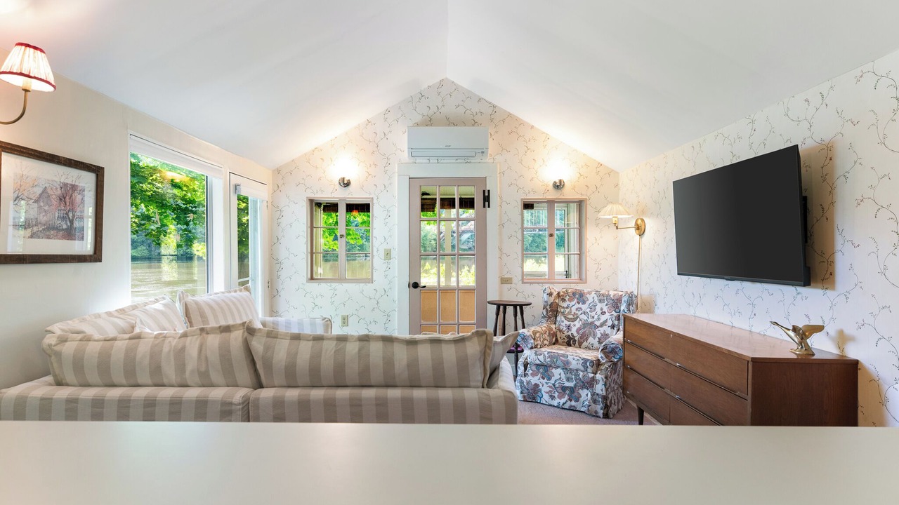 Photo of Livingroom in West Chesterfield