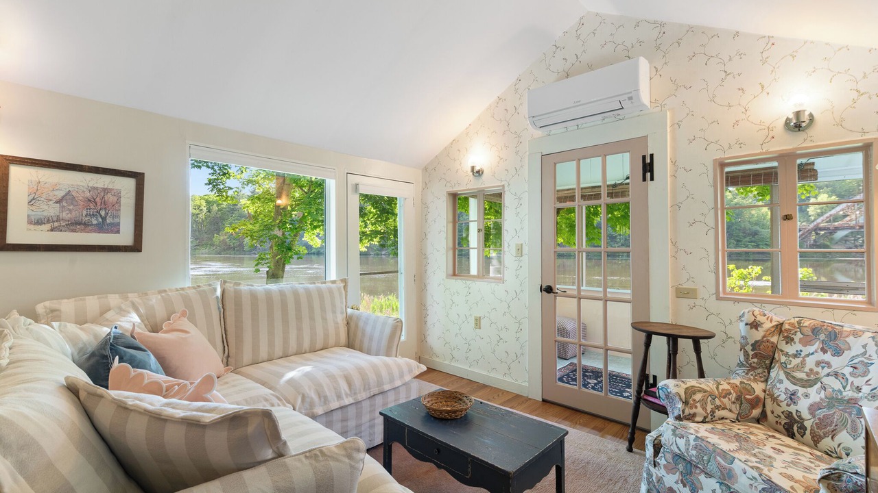 Photo of Livingroom in West Chesterfield