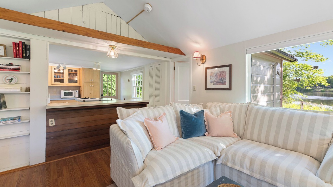 Photo of Livingroom in West Chesterfield