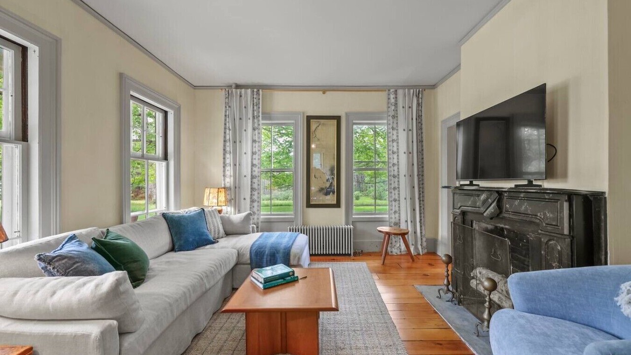 Photo of Livingroom in Lenox