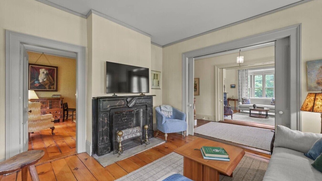 Photo of Livingroom in Lenox