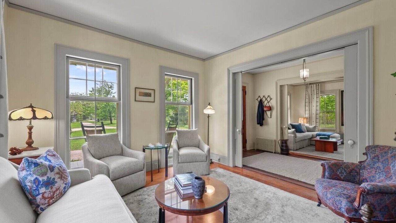 Photo of Livingroom in Lenox