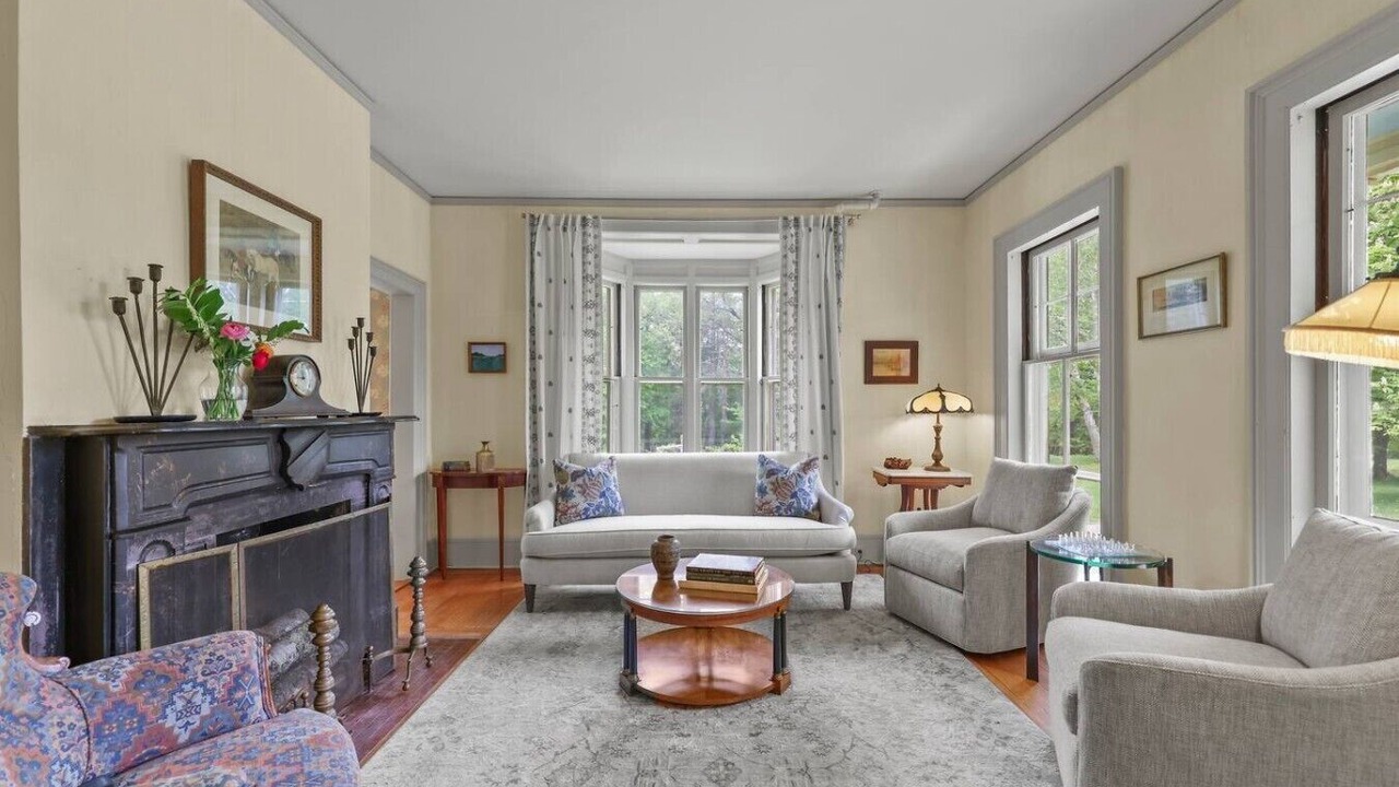 Photo of Livingroom in Lenox
