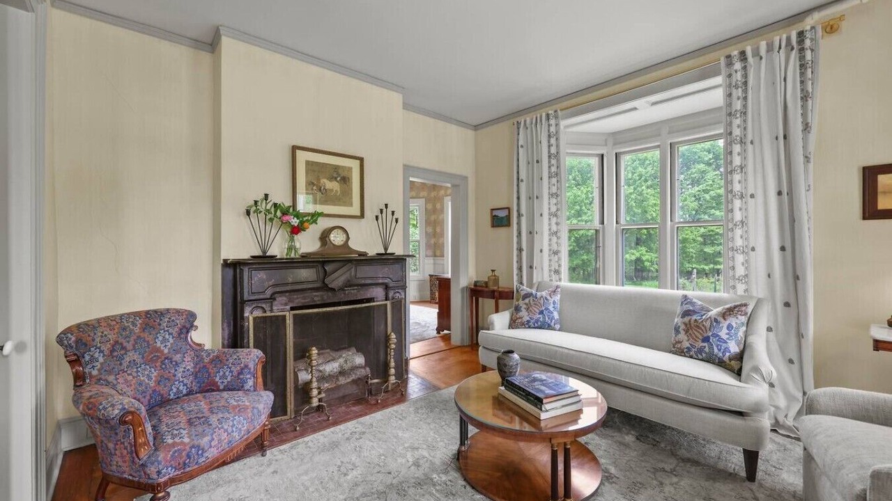 Photo of Livingroom in Lenox